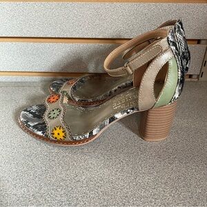 L'Artiste‎ Spring Step Stacked Heel Ankle Strap Heels Sz US 8.5 Eur 39 Snakeskin